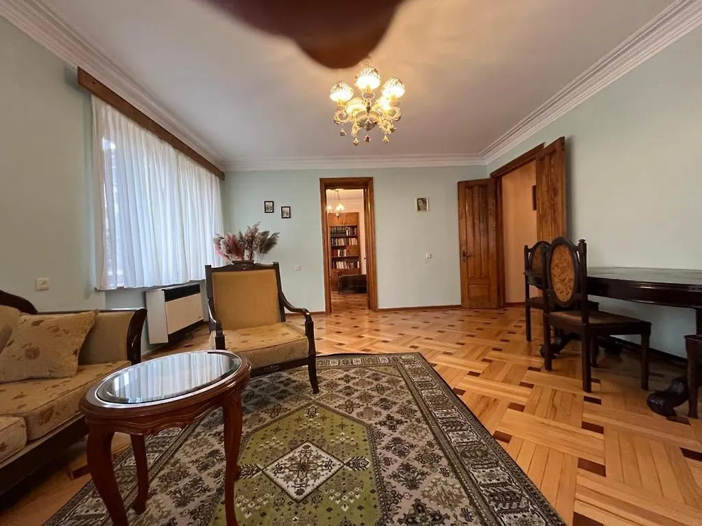 Cozy Apartment In טביליסי